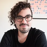 Fotografía de perfil de Francisco Fuentes, psicólogo clínico especialista en psicoterapia online